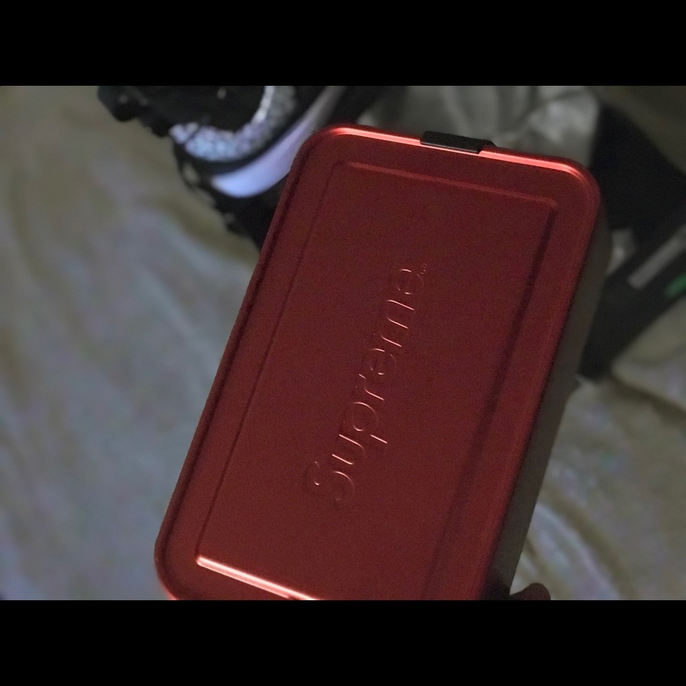 Supreme container